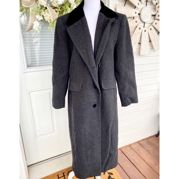 Vintage Jackets & Blazers - Vintage Full Length Wool Coat Black Velvet Collar